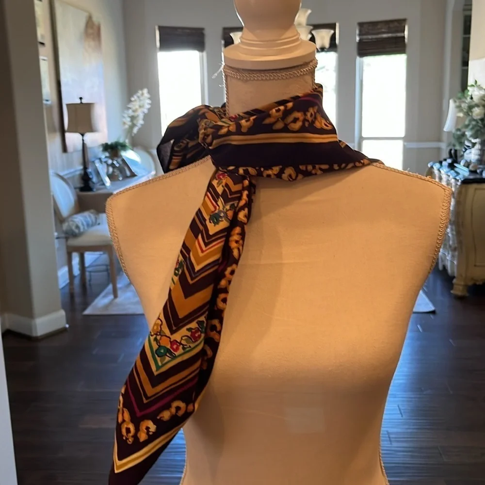 Totes Large Floral Scarf 30” x 30” Square 100% Polyester Made in Italy Floral